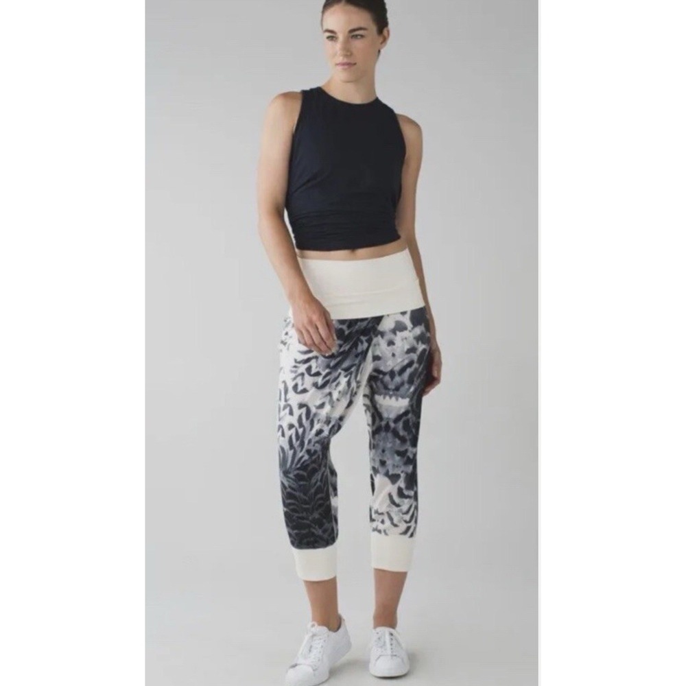 New Lululemon Womens 4 Dance to Yoga Pants Boyfriend-fit Pretty Plume Angel Wing